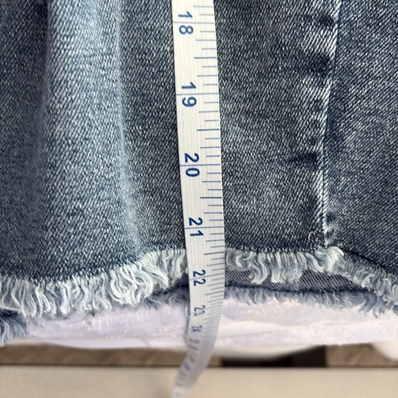 NWT Lane Bryant Distressed/Frayed Boyfriend Mid Rise Bermuda Shorts. Size 20 - Picture 15 of 15